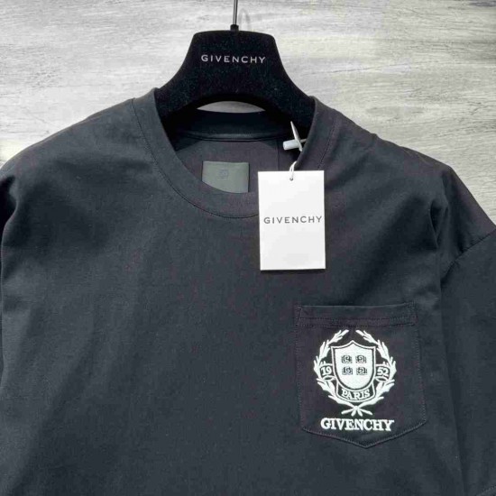 Givenchy    T-shirt GVY0066